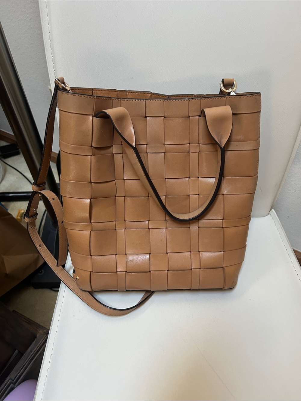 Michael Kors Woven Leather Tote in Tan. Removable inside pockets to clean.